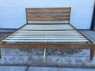 Queen size Modern Platform Style Bed Frame- READ Description