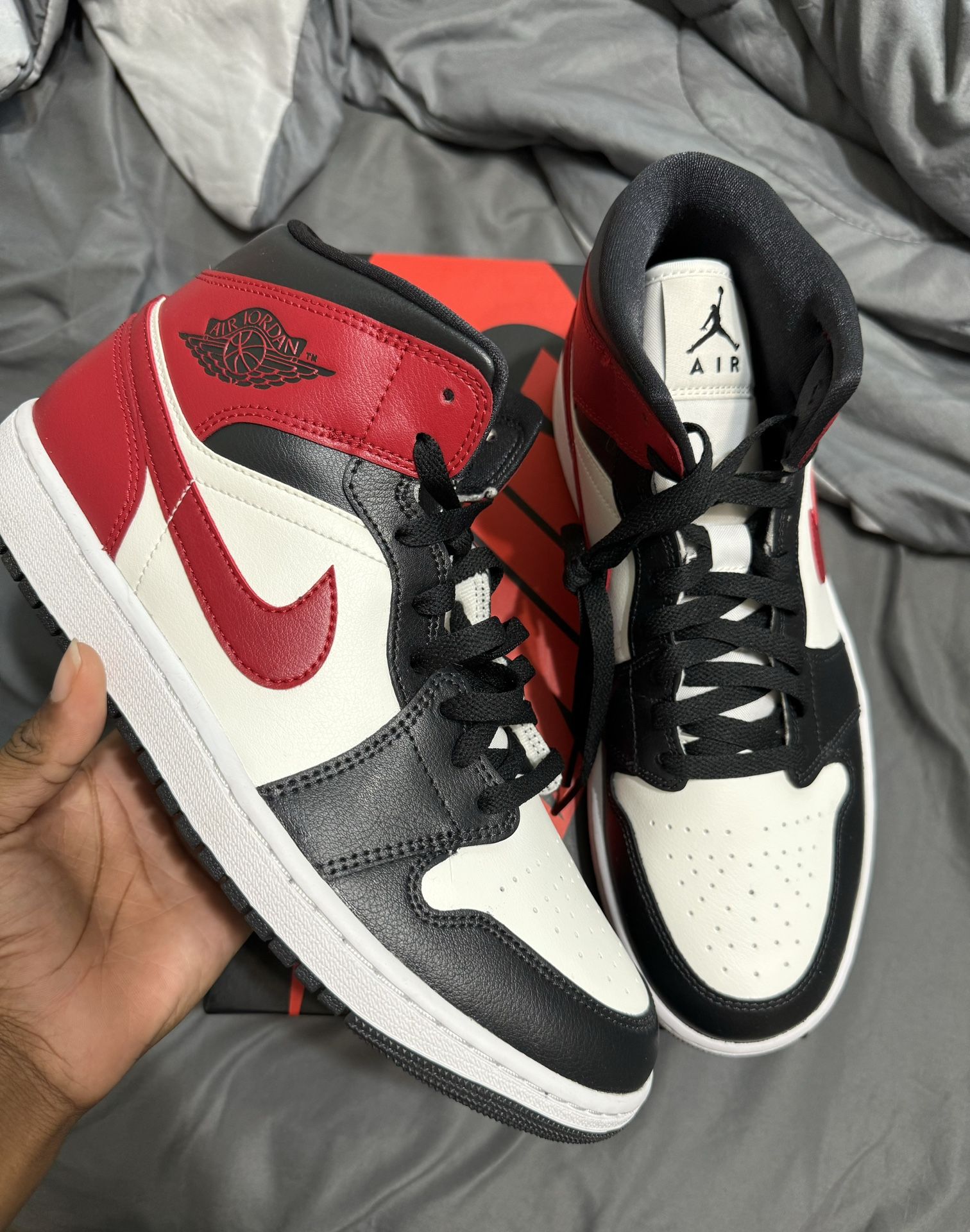 Jordan 1 Mid