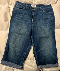 Gently Used Levi’s Signature Jean Cuffed Capris Size 12