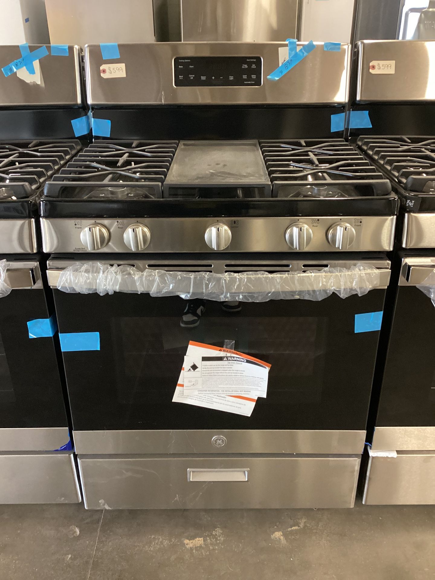 GE Free Standing Gas Range With Center Oval Burner And Integrated Non Stick Griddle