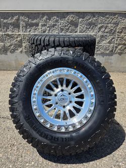 17" LOCK GRIT w/ 33" RT tires
