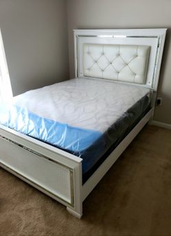 New QUEEN MATTRESS and BOX SPRING 2PC