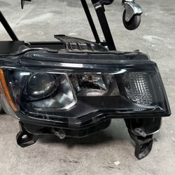 Jeep Grand Cherokee Headlight Right Passenger 