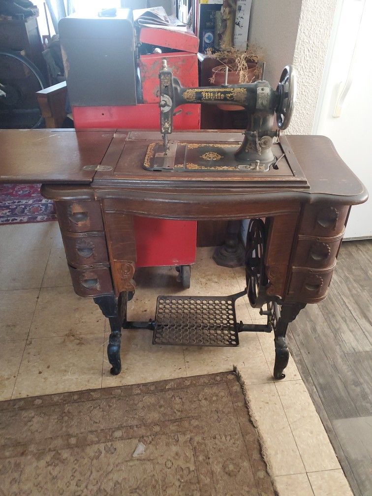 White Antique Sowing Machine