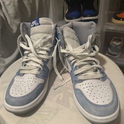 Jordan 1 High “ Hyper Royal” 125$ 8.5