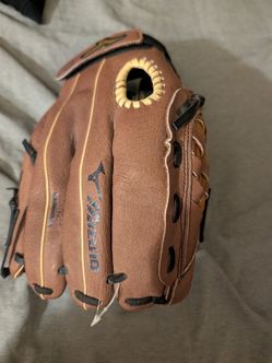 Mizuno glove