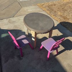 Kids table and chiars!