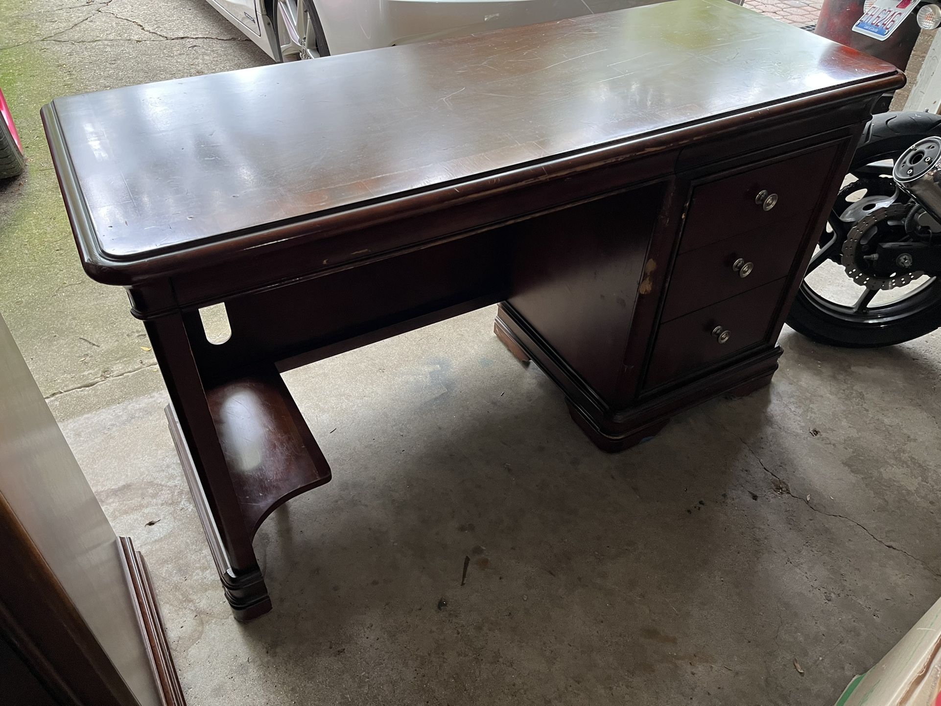 Wooden Desk w/ 5 Drawers