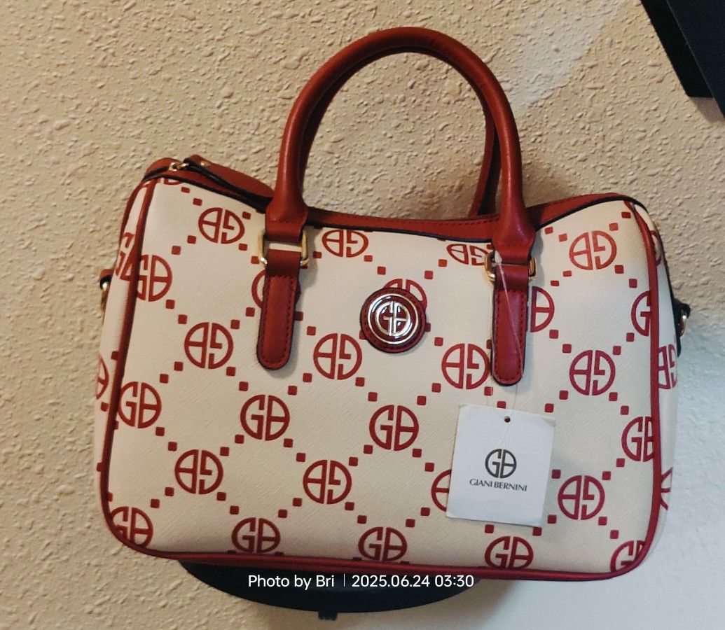 NWT
Giani Bernini Leather Purse β $75 OBO