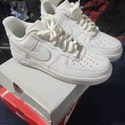 AF1 M 8.5 / W 10