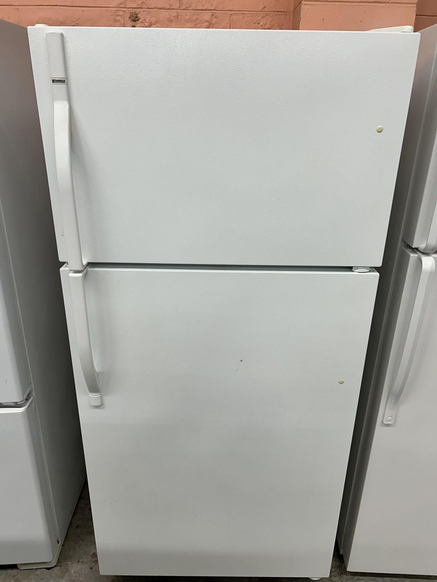 18 Cu Ft White Refrigerator 