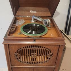 Record Player 1918