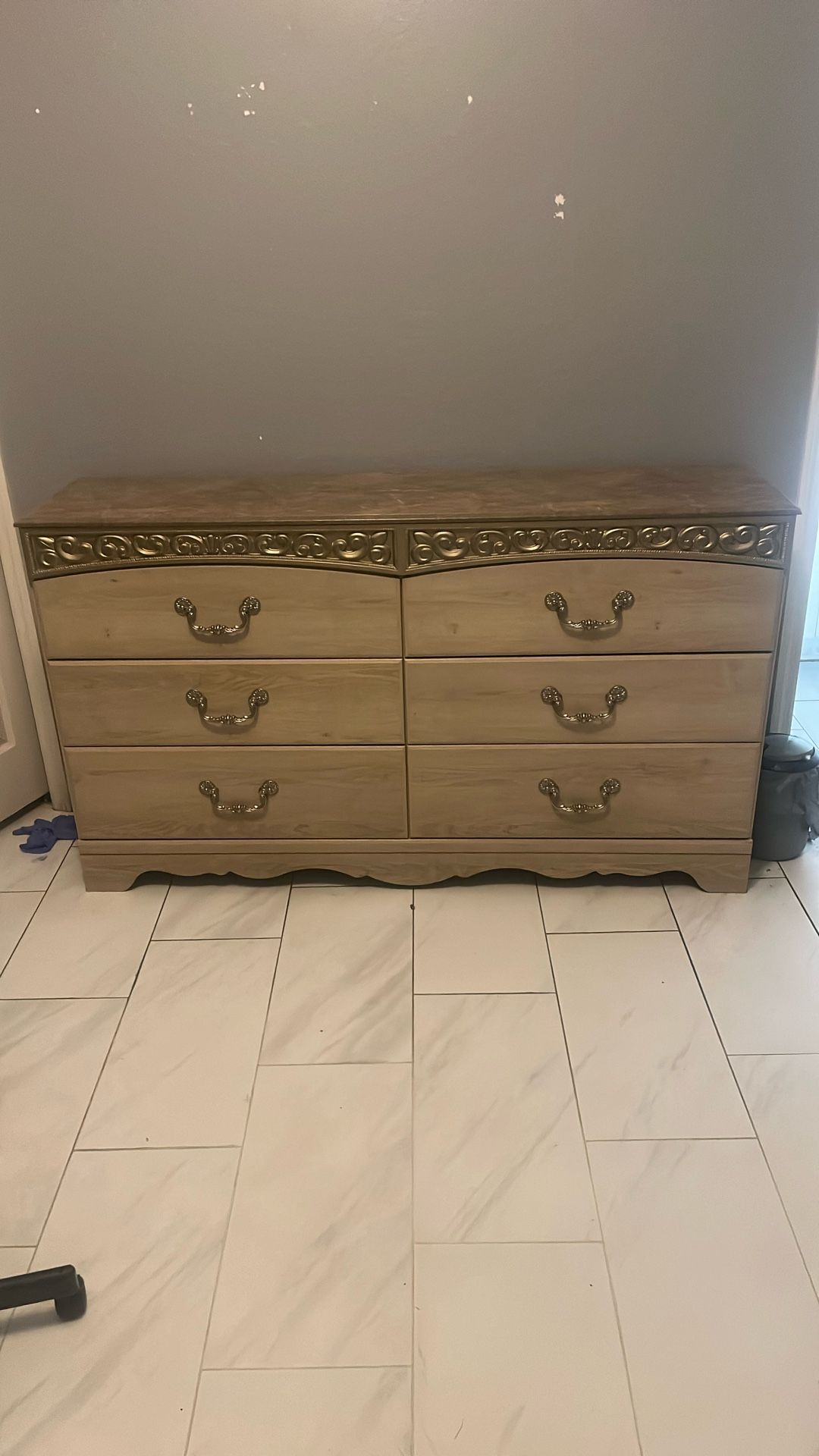 6-Drawer Dresser – Light Wood & Marble Top Design