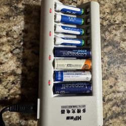 8-Slot Battery Charger Smart For AA / AAA Ni-MH Ni-CD Rechargeable Fast Charge