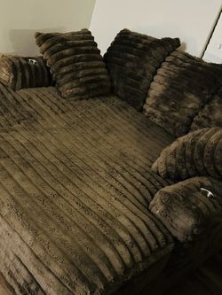 Oversized Chair With Cup holders and USB Charger