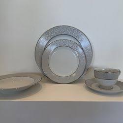 Mikasa Parchment fine china (pattern L3438) — complete set of 8