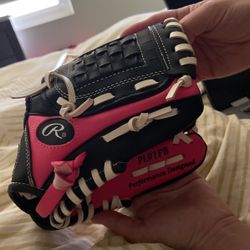 T Ball/ Small Softball Glove 