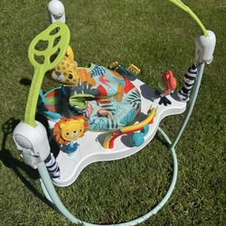 Fisher-Price Jumping Jungle Jumperoo Baby Jumper with Lights and Sound