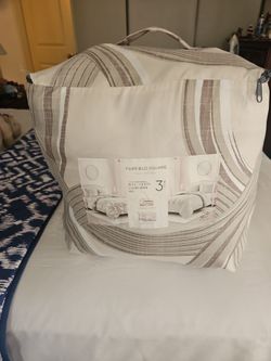 Fairfield Square 3 piece Reversible Full/Queen Comforter set in excellent condition. $20