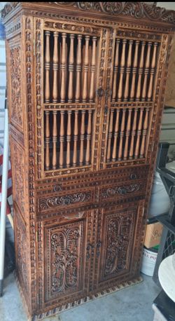 Auntie wood cabinet excellent condition nineteen twenties