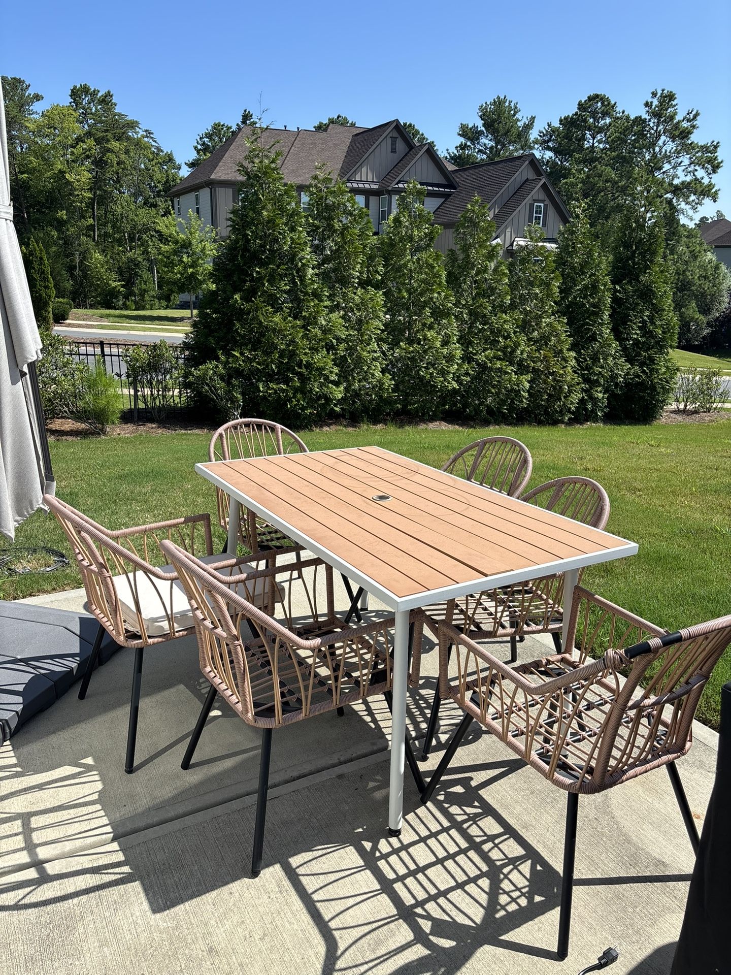 Outdoor Patio Table With 6 Chairs & Removable Cushions