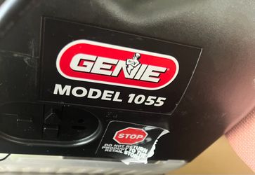 Genie Model 1055 QuietLift Belt Drive Garage Door Opener (Works Great)
