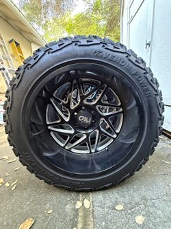 22x12 Cali Off-Road Gemini 6x135 -51 + 35x12.50R22 Venom X/T — Off Lifted 2018 F-150