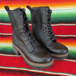 B.O.C. Lace Up Combat Boots Black Women’s Size 6 – Excellent Condition