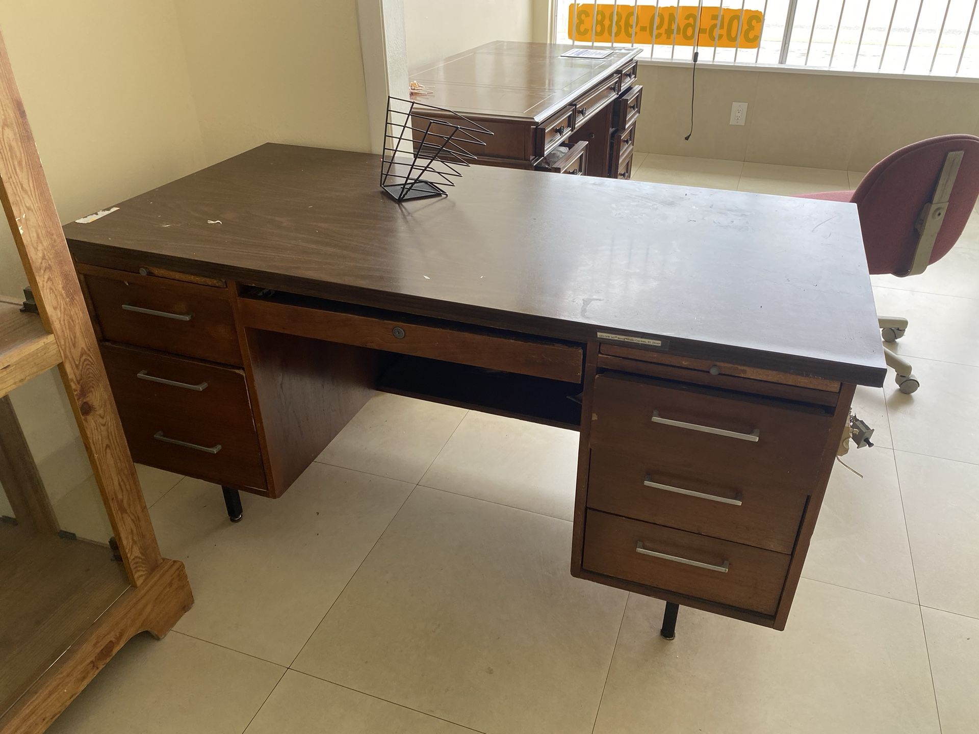 Desk / Escritorio Usados De Madera