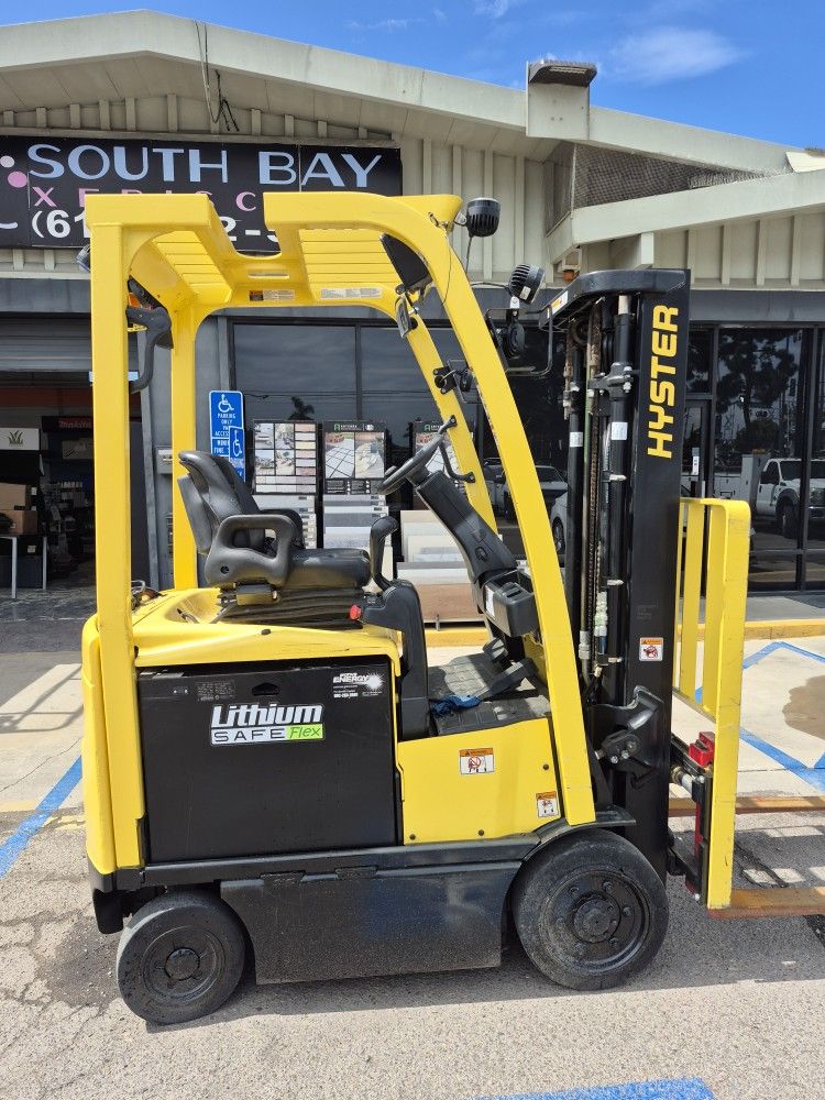 ** 2019 Yale 3000lb Electric Warehouse Forklift **