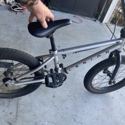 Mongoose BMX Bike Kids 18”