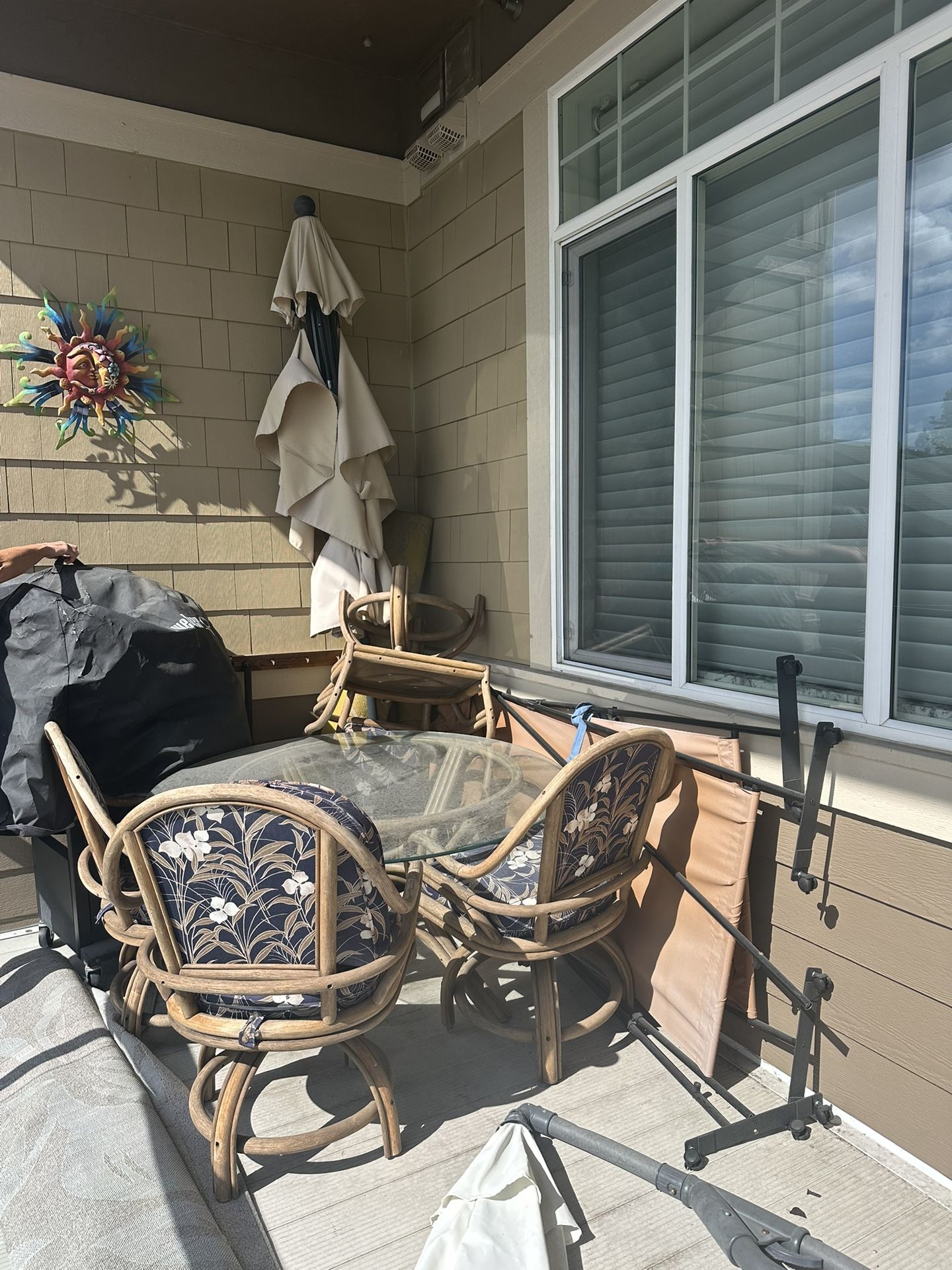 Free Table And Chairs 