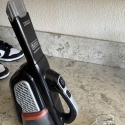 Black And Decker Handheld Cordless Vaccum 