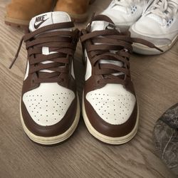brown nike dunks 