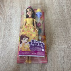 Disney Princess Belle Fashion Doll, Character Friend and 4 Accessories