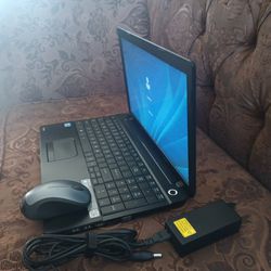 Laptop Toshiba Satélite C55-A-core i3-15.6"Buen-a Lapto-p.