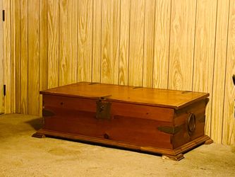 Wood chest/table