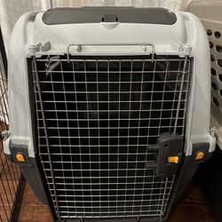 MidWest Skudo Deluxe Plastic Dog & Cat Kennel, 36 in