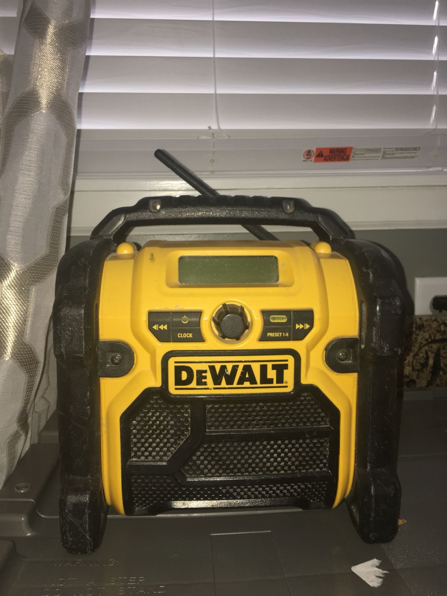 ****dewalt radio 20v max radio!******
