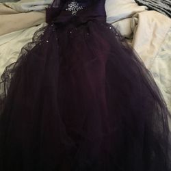 Beautiful purple Narianna prom dress