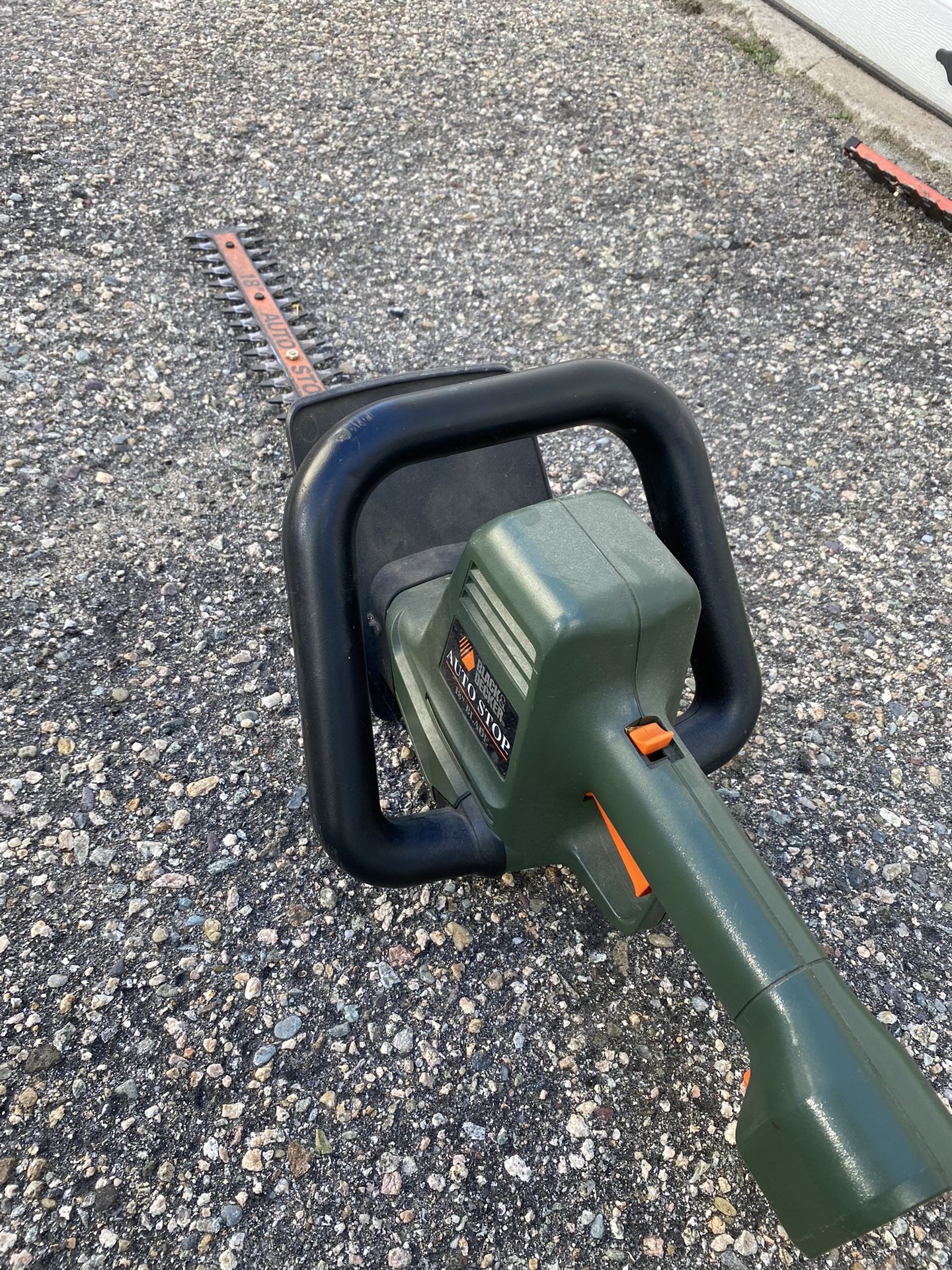 Used. Black&decker Hs 1000   18”