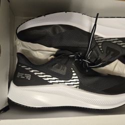 Mens NIKE Quest 3 Sheild