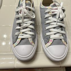 New Grey Girl/Women’s Converse 