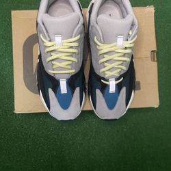 Adidas Yeeyz Boost 700 Wave Runner Size 8.5 In Great Condition With Shoe Box. 