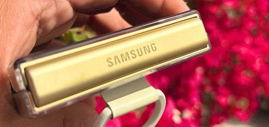 Samsung Zflip 6 256gb in yellow