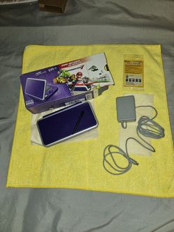 CIB NINTENDO 2DS XL Almost Flawless Condition