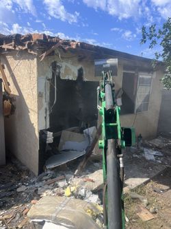 Demolición,fundaciones,excavadora$750.00