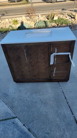 42 Inch Sink Vanity ( 42 Pulgadas Lava mano )