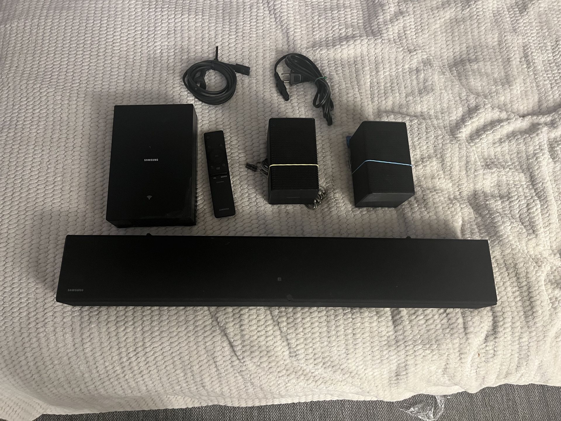 Samsung Soundbar & Wirelessu Surround Speakers and Receiver
