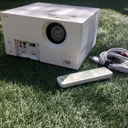 EPSON Moviemate Home or Outdoor Movie Projector!